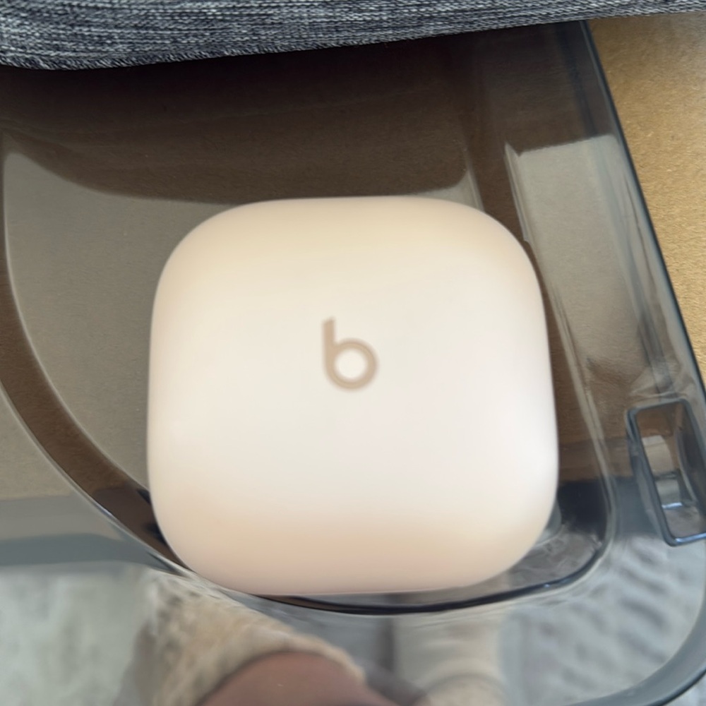Beats fit pro Kim K edition
